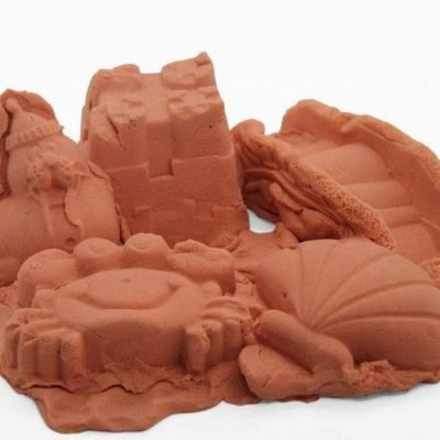 Mold, squish & shape with 1kg Sensory Sand in Orange! Includes fun shapes for endless tactile play. Get yours now at My Kleine Winkel!